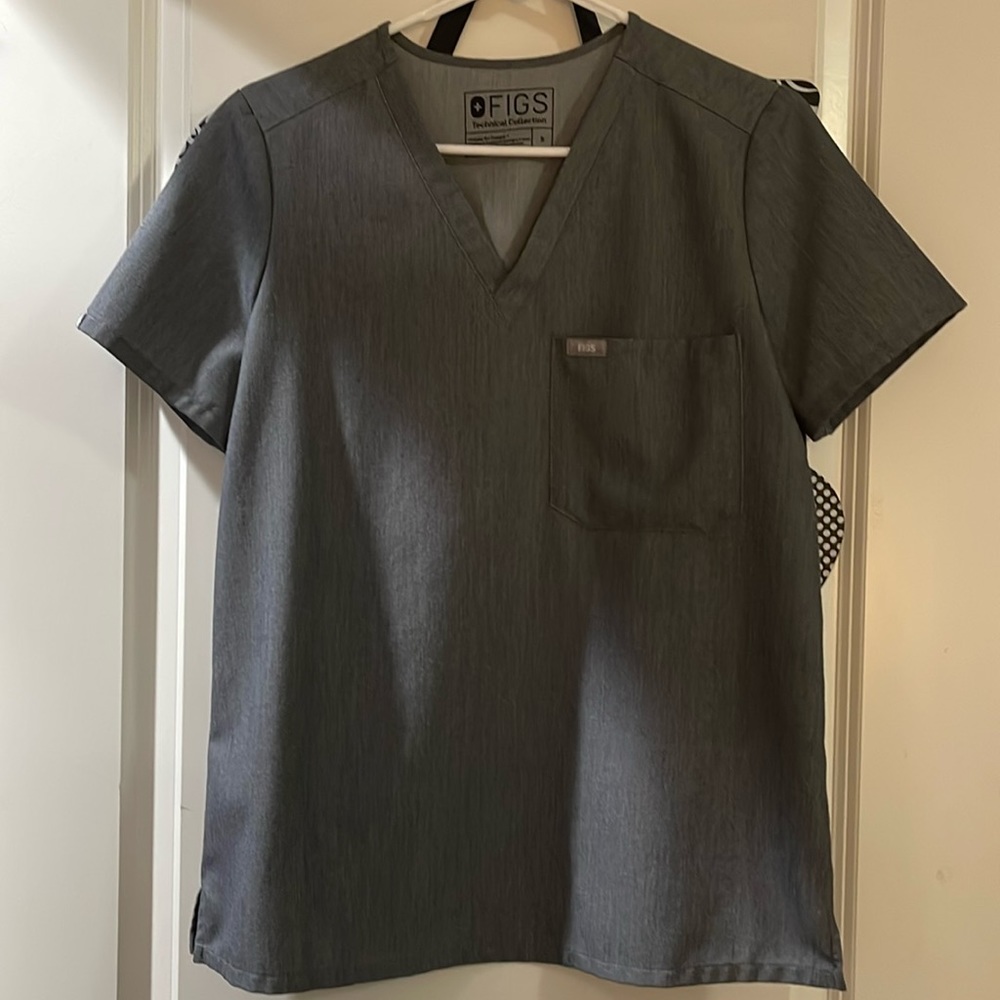 Figs scrub top